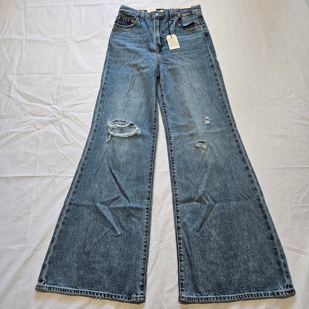 Levi's Jeans Women's Super High Rise Loose Flare Distressed 26x32